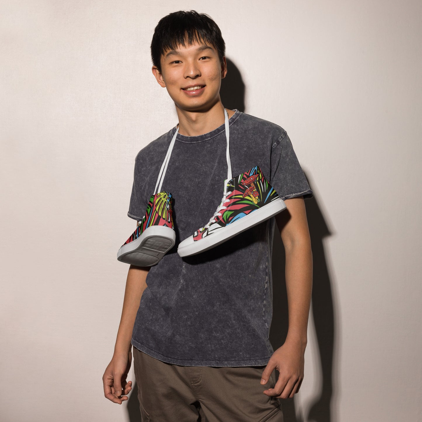Groovy Mushroom Men’s high top canvas shoes